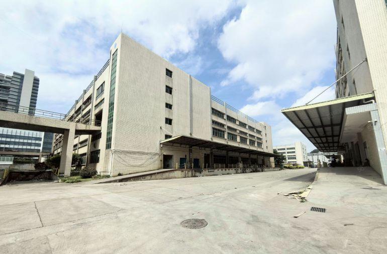 平湖辅城坳独院6000平方原房东厂房出租可分租形象好