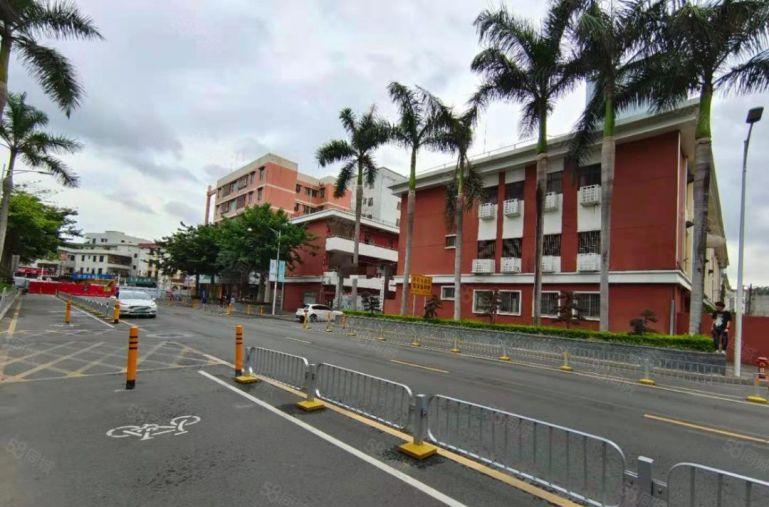 爱联地铁口新出楼上整层1000平方带精装办公室仓库厂房出租