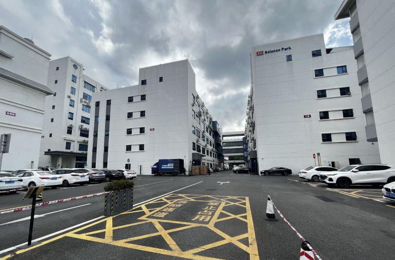 坂田五和地铁口电商园1000平方原房东标准厂房出租大小分租。