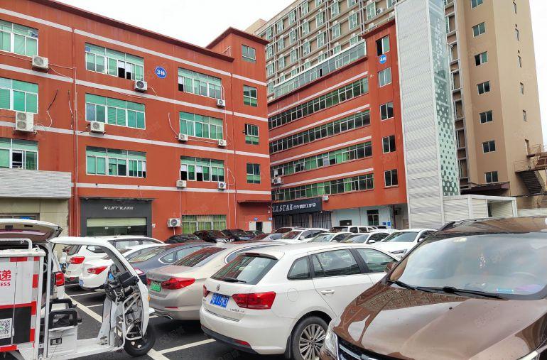 龙岗地铁口精装修电商办公室加仓库加直播间低价出租，可分租