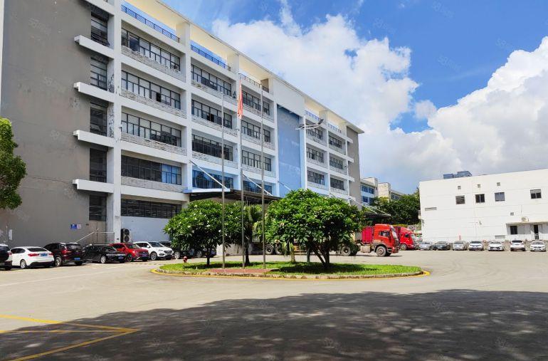 原房东，龙华坂田物流仓库整层3000平，一楼带卸货平台可分租