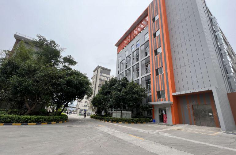 低价出深圳龙岗宝龙高新科技园整层厂房3000平方出租含税价