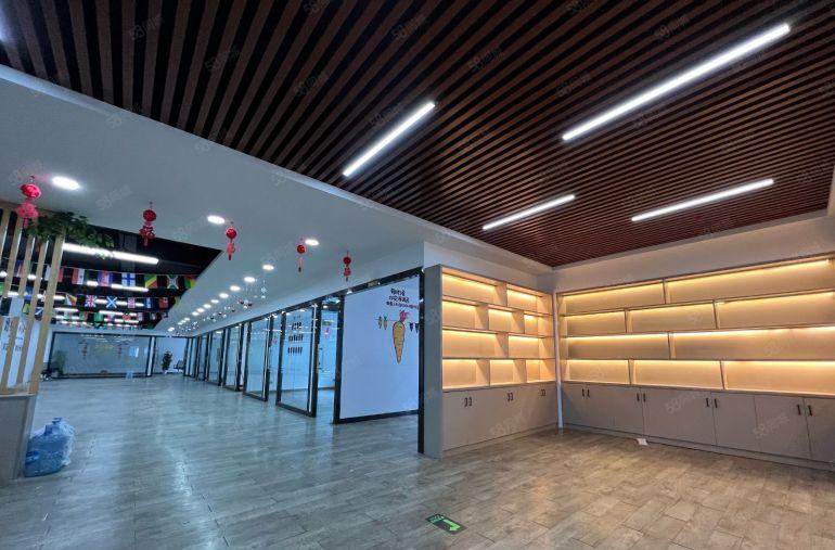 龙岗中心城南路地铁口楼上1380平厂房出租带精准修办公室