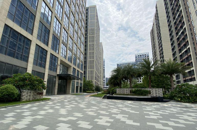 14号线龙岗宝龙地铁站研发办公楼上1000平方厂房仓库出租