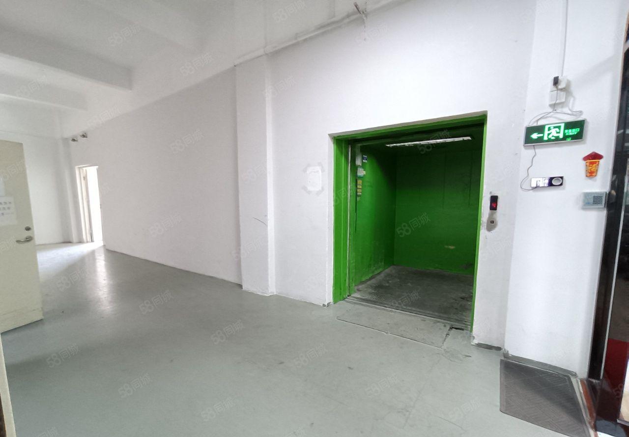 龙岗南联爱联1000平厂房出租，带精装修办公室地坪漆空地大！