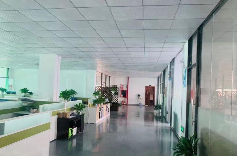 平湖华南城附近二楼带精装修1000平方厂房招租