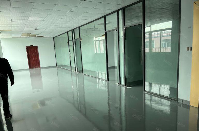 平湖开田广场附近新出三楼1200平方带装修厂房招租