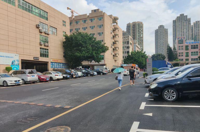 龙岗平湖原房东红本一楼厂房2000平方出租大小可分租可重工业