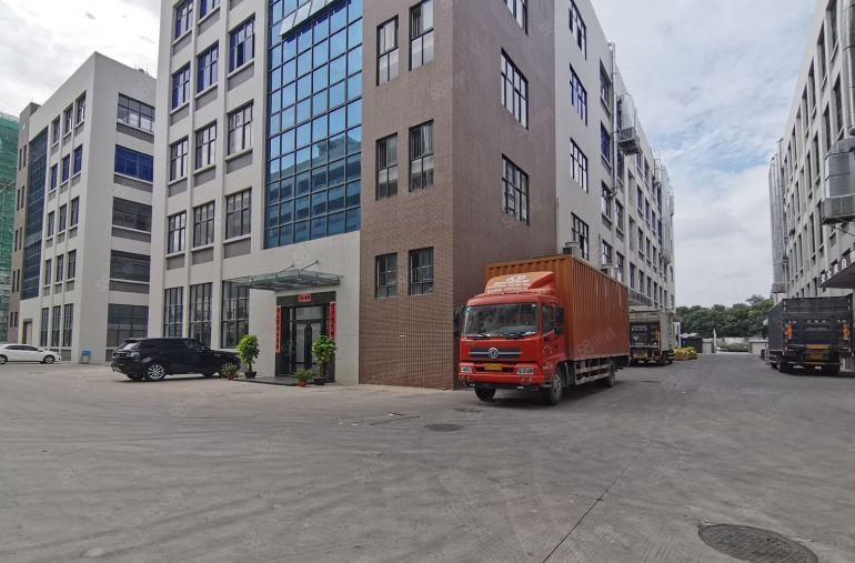 龙岗宝龙高新区原房东红本厂房新出楼上2350平方带装修出租！