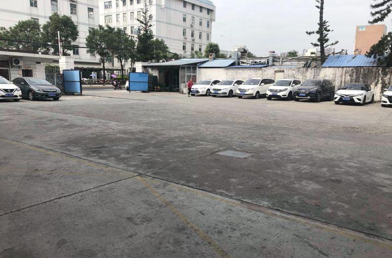 横岗荷坳地铁站附近一楼400平原房东厂房出租院子大