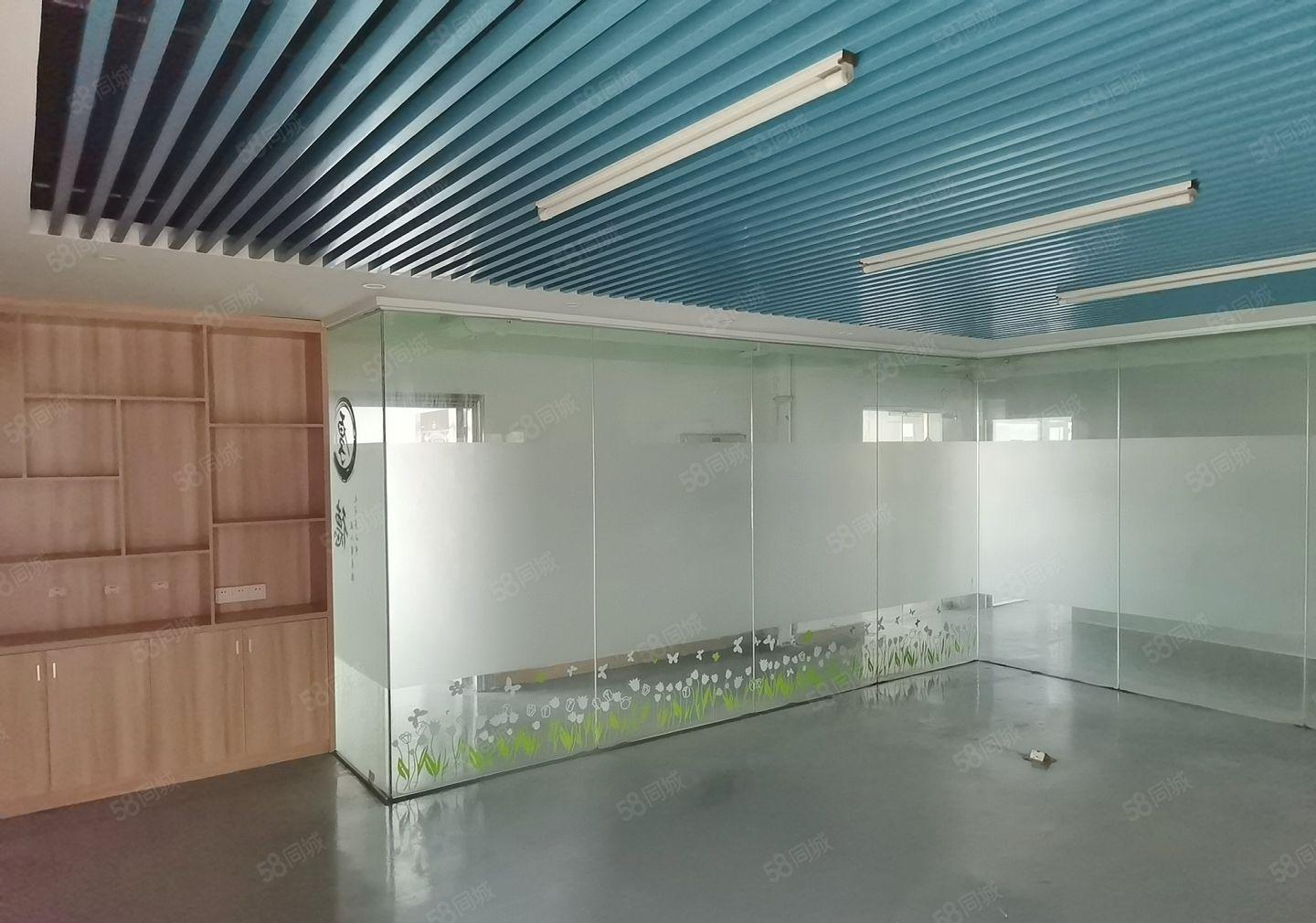 50平起分龙岗坂田地铁口精装修厂房办公室出租现成装修水电齐全