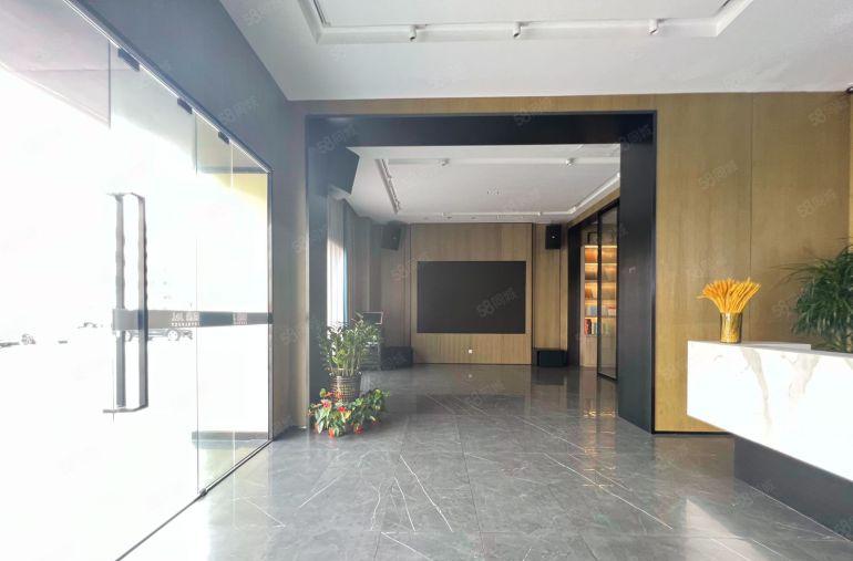 横岗永湖地铁口原房东电商仓库680平方厂房出租带精装修办公室