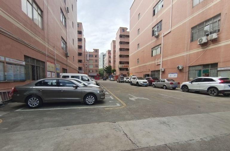 龙岗爱联地铁站楼上新出500平方带办公室厂房仓库出租