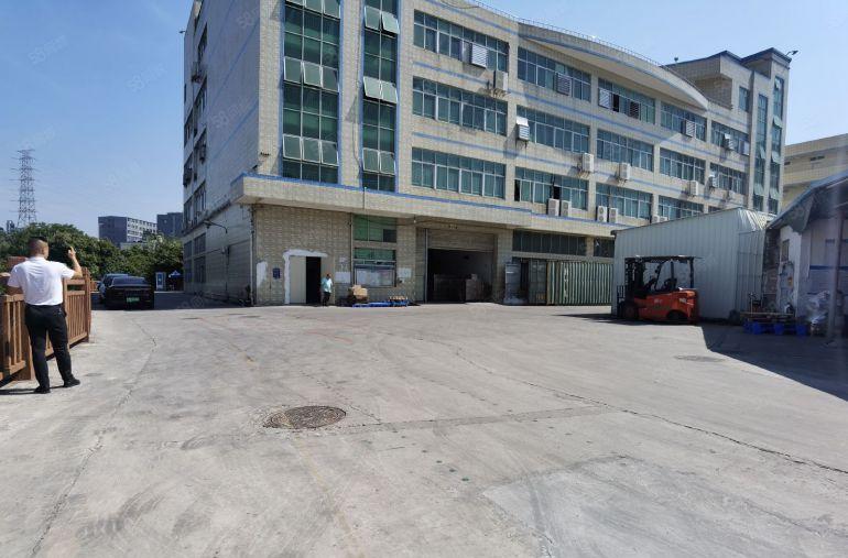 平湖木古地铁1楼2000平2楼2000平方厂房仓库出租精装修