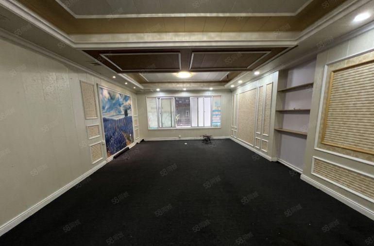 龙岗中心城地铁口电商仓库一楼350平出租带精装修办公室免中介