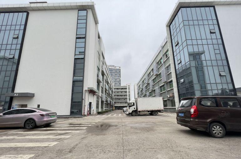 厂房出租龙岗南联工业园实业客分租二楼1000平带豪华装修免佣