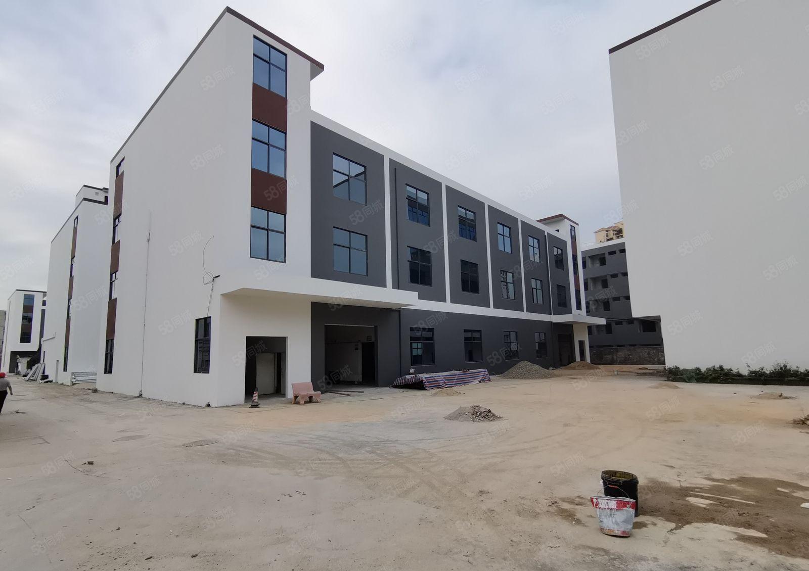 手快有!坂田地铁口科技园1800平标准厂房出租价格实惠空地大