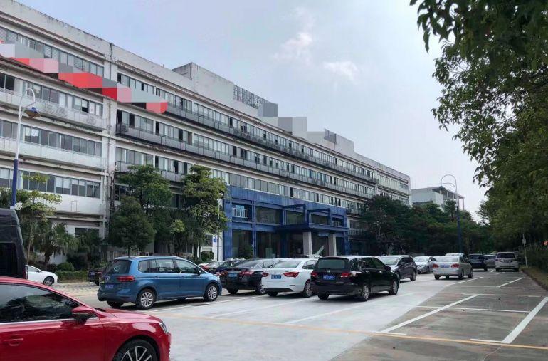 坂田地铁口大型电商园空出一套300平方带家私办公室出租