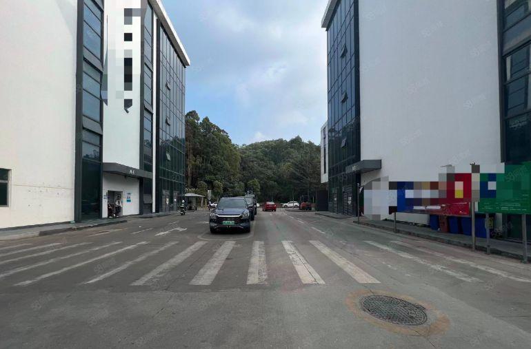 龙岗南联一楼650平厂房仓库出租带精装修无尘车间好招工空地大