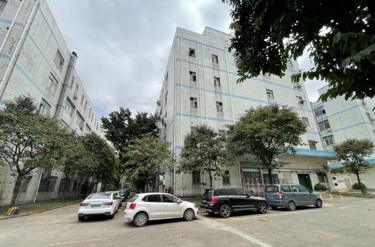 超长免租期 平湖禾花原房东工业园楼上1500平厂房出租可分租