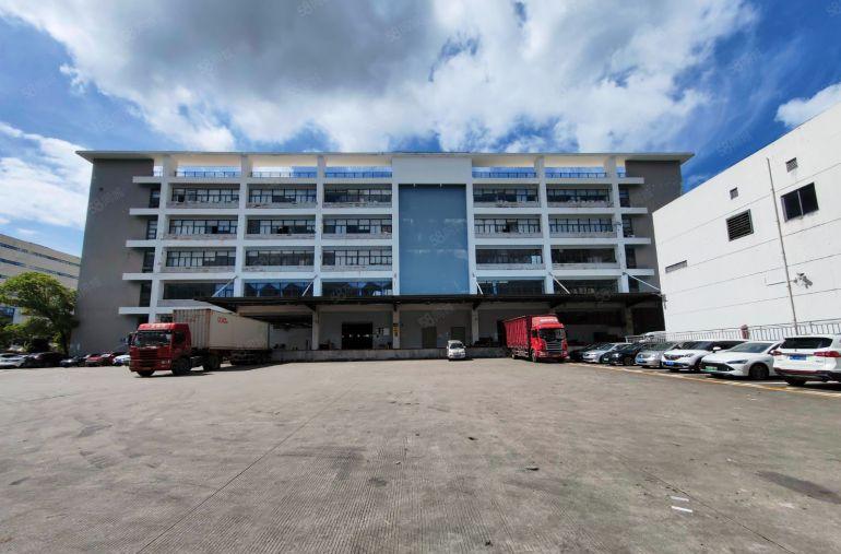 原房东，龙华坂田物流仓库整层3000平，一楼带卸货平台可分租