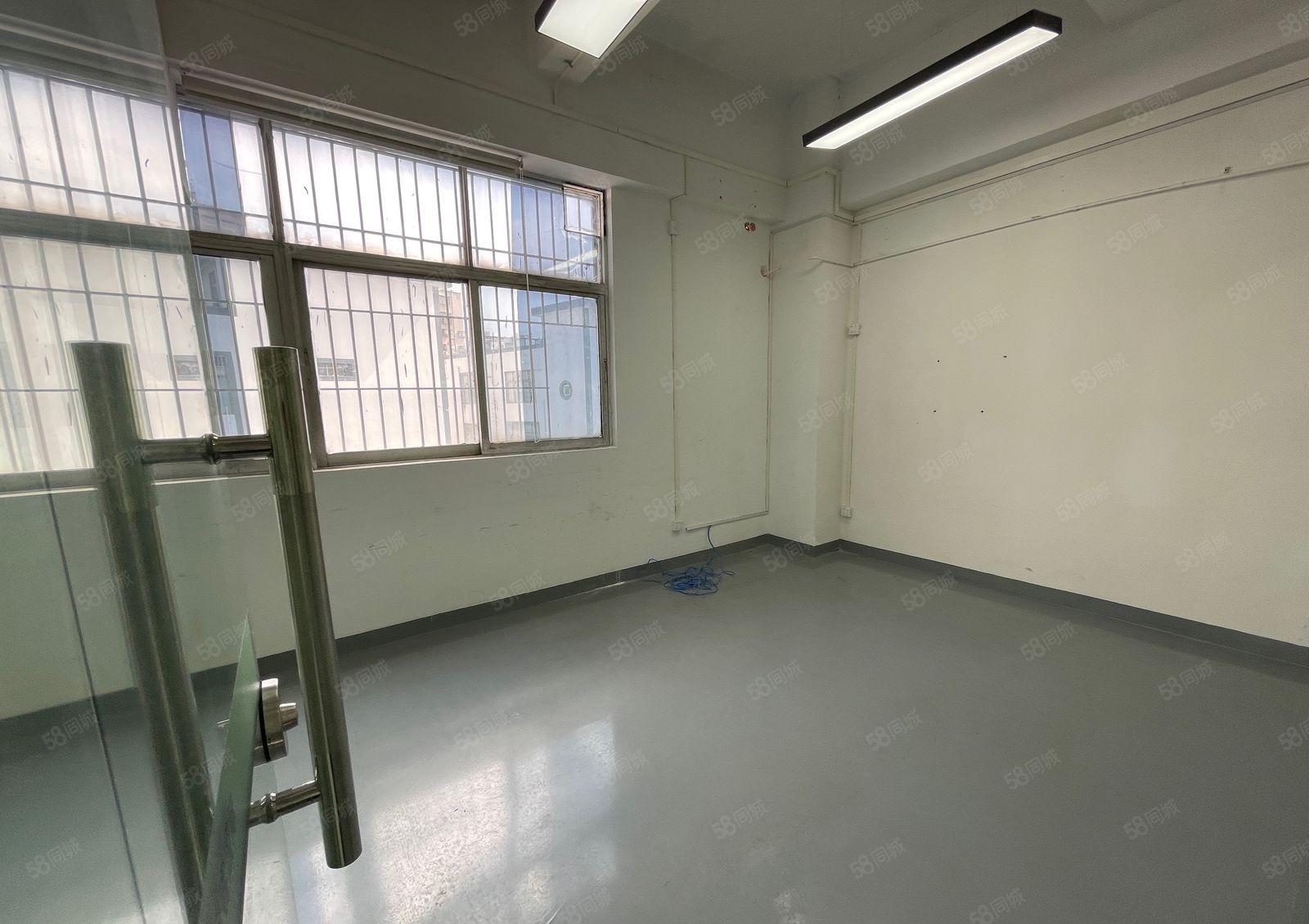 坂田近地铁站电商园内办公室出租，可以放货，适合电商办公加仓库