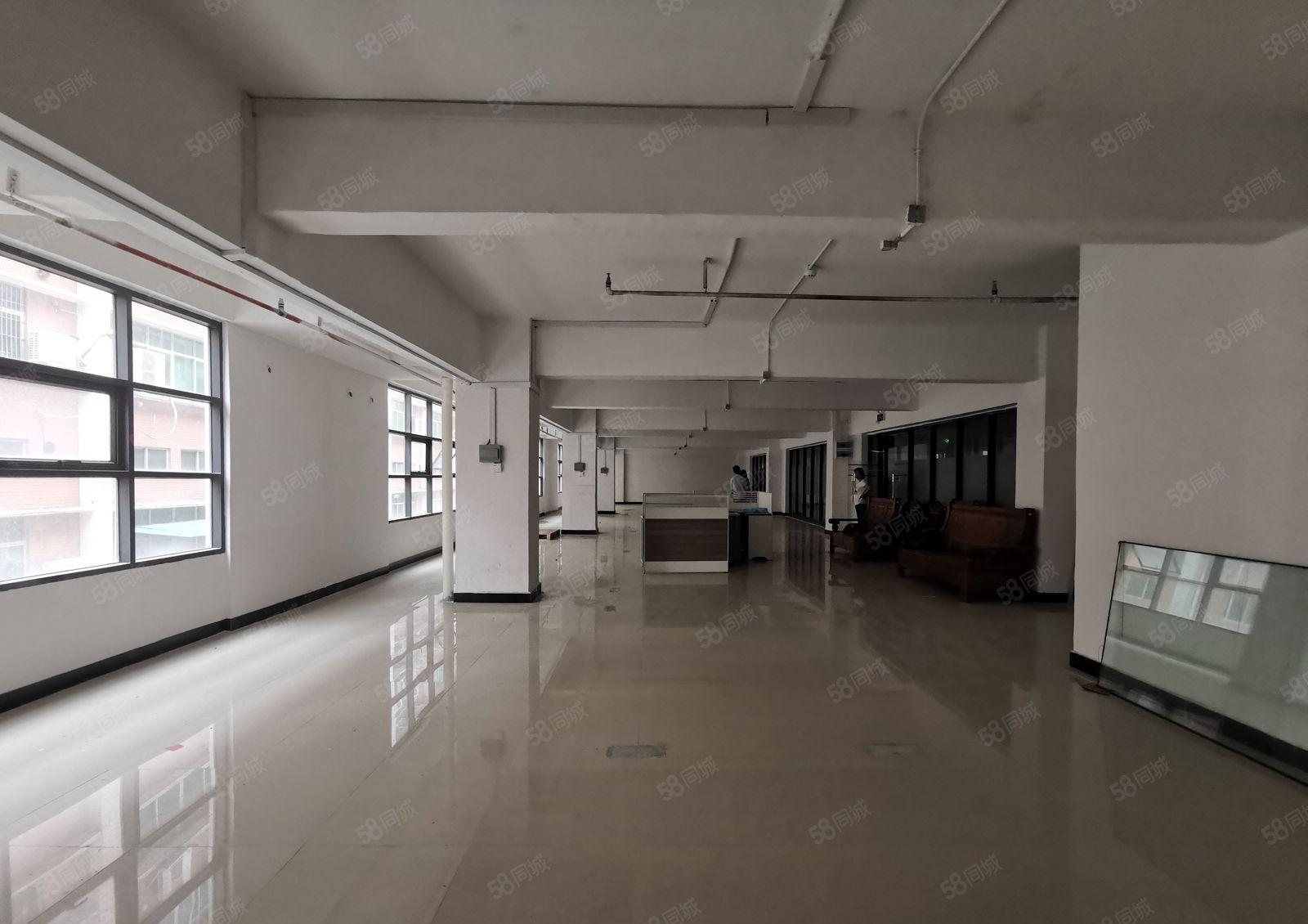 龙岗五联外环高速口独院一楼二楼各2100平厂房出租