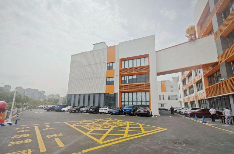 坂田地铁口精装修电商厂房出租200平起可出租一楼仓库大小分租