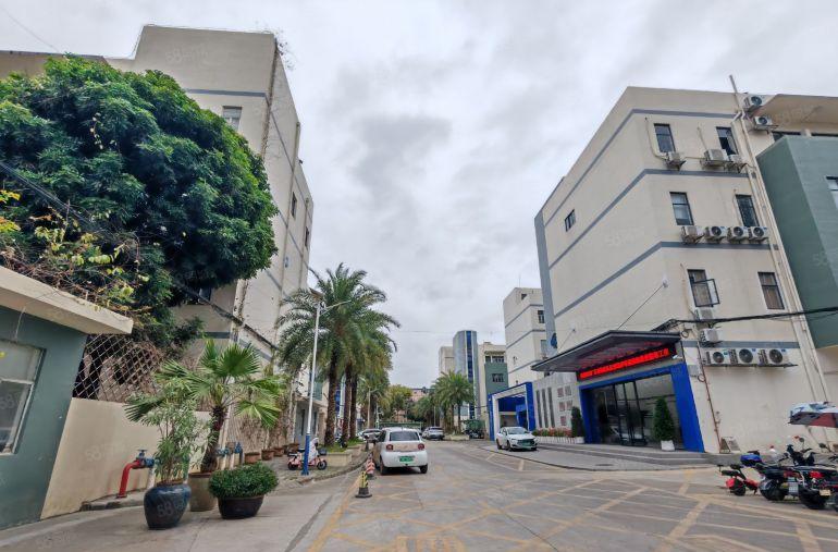 20块！精装1000平坂田地铁口附近花园式厂房出租.可分租