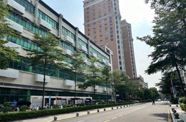 坂田岗头地铁站一楼和二楼单层面积3500平精装修红本厂房出租