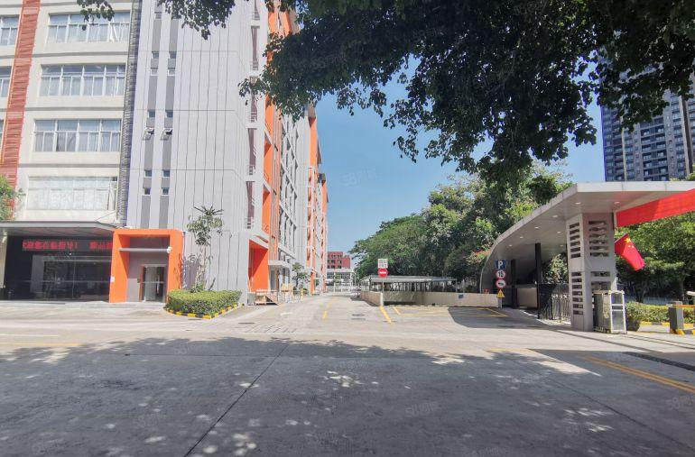 龙岗宝龙高新科技园原房东红本3楼2000平方带装修大小可分租