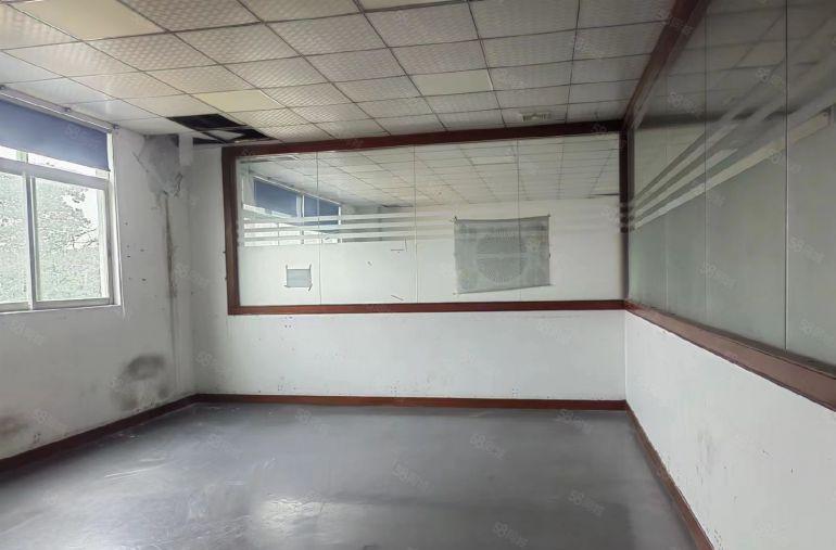 平湖华南城附近新出楼上1400平，带办公室装修