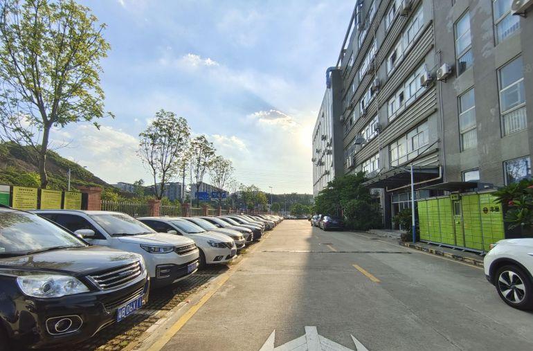 龙岗宝龙原房东大型科技园楼上1500平带装修办公仓库厂房出租