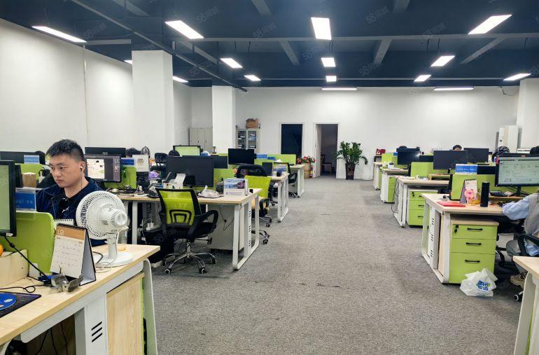 宝龙地铁口原房东3楼200平方精装修办公室厂房仓库大小可分租