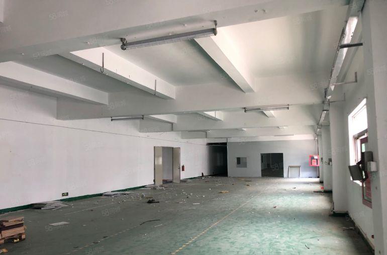 龙东地铁站300米原房东独门独院厂房7000平，大小可分租