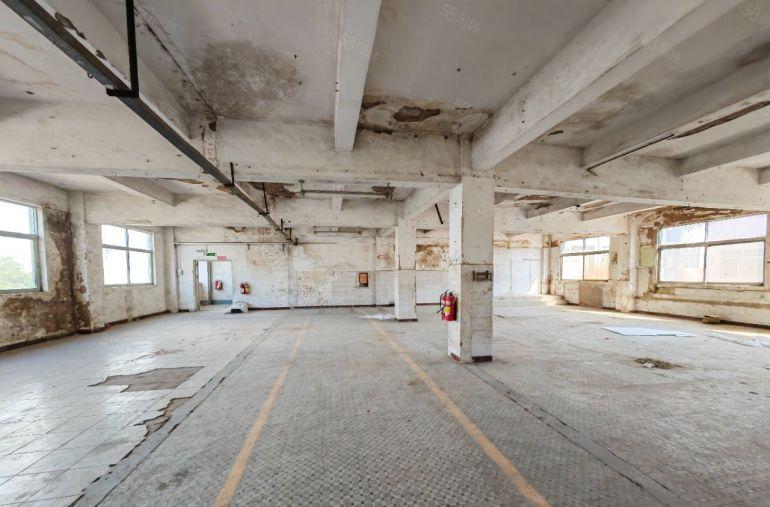 同乐工业园一楼层高5.2米可挂行实在面积800出租合同6年