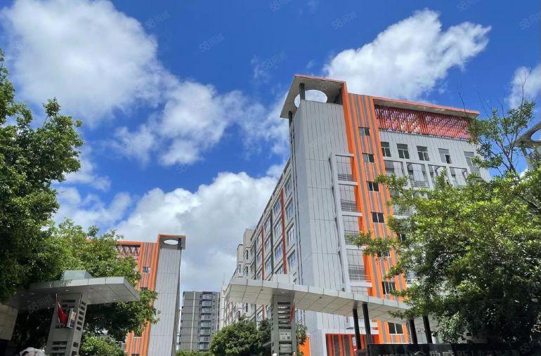 龙岗中心城新空出楼上1000平方精装修厂房仓库低价出租