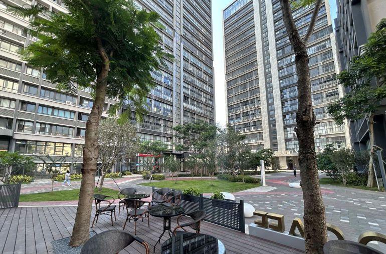 龙岗16号线愉园地铁站旁办公楼精装538平带家私办公室出租