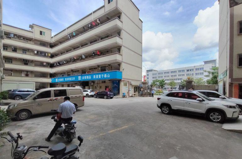 18块厂房出租龙岗南联3楼800平仓库出租精装修300平起租