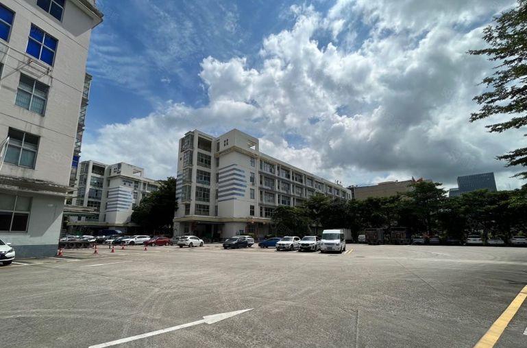 横岗原房东红本厂房2137平出租，带现成装修可分租