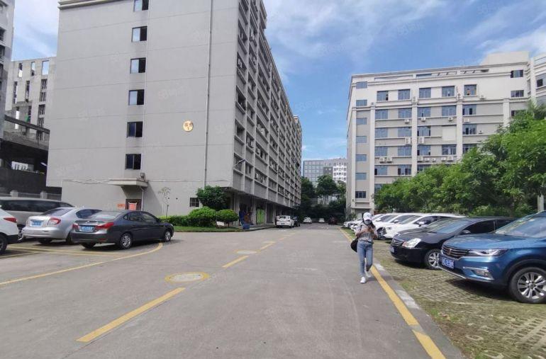 龙岗布吉杨美地铁口原房东5000平厂房仓库出租，300平起租