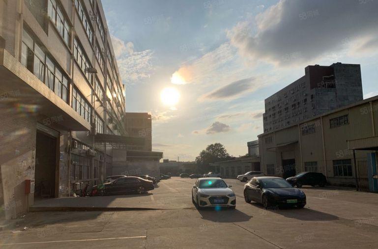 横岗六约工业园区原房东红本2楼3500平方带装修水电齐可分租