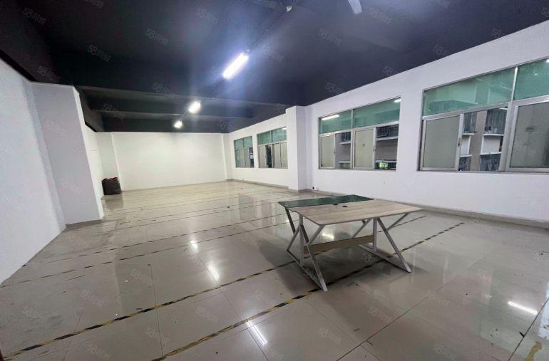 坂田杨美地铁口附近小面积厂房仓库出租，面积40至260平方！