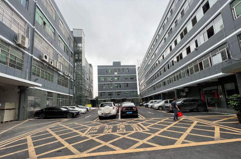 横岗珠宝厂1000平，豪华装修现成珠宝厂一楼带隔间出租