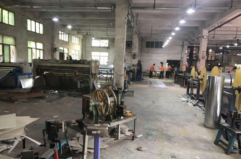 横岗荷坳地铁站附近一楼400平原房东厂房出租院子大