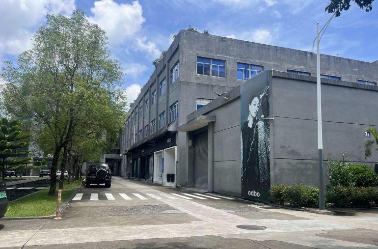 横岗六约花园式厂房出租2000平可分租，适合珠宝电子服装加工