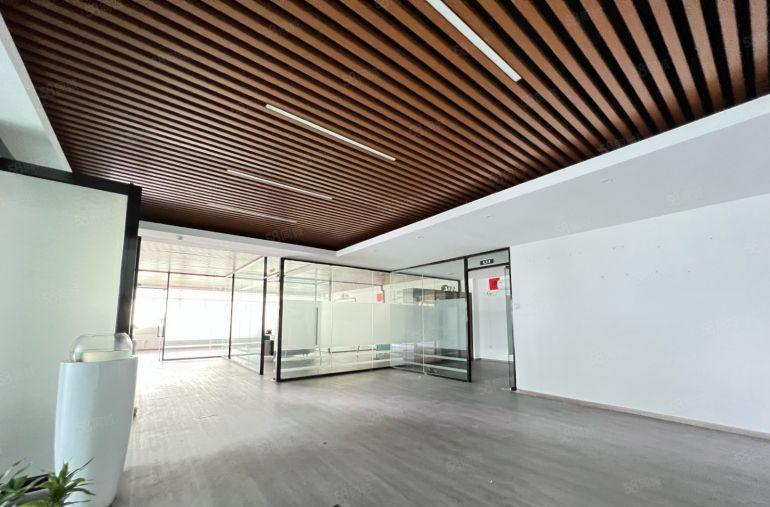 深圳龙岗中心城地铁口园区942平厂房出租带精装修办公室车间