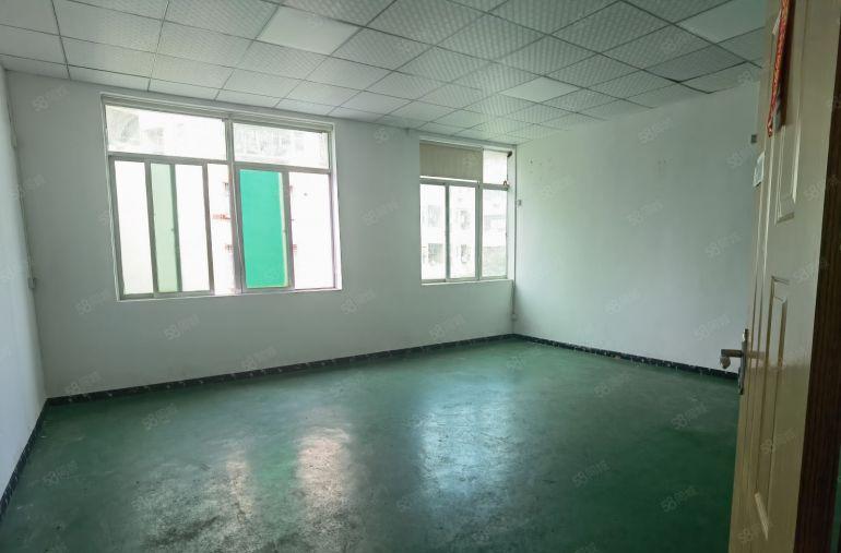 龙岗南联地铁低价出租，厂房出租二楼960平精装修水电是现成的