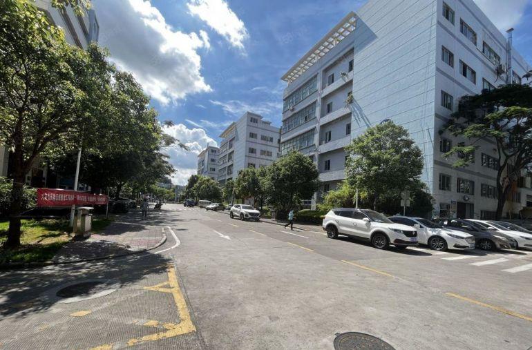 龙岗宝龙地铁口独门独院工业区厂房仓库12000平.大小可分租