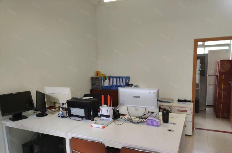 坂田地铁口235平精美装修办公室送办公家具31格局可做仓库